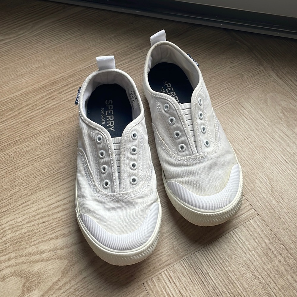 Sperry tennis shoes size 8